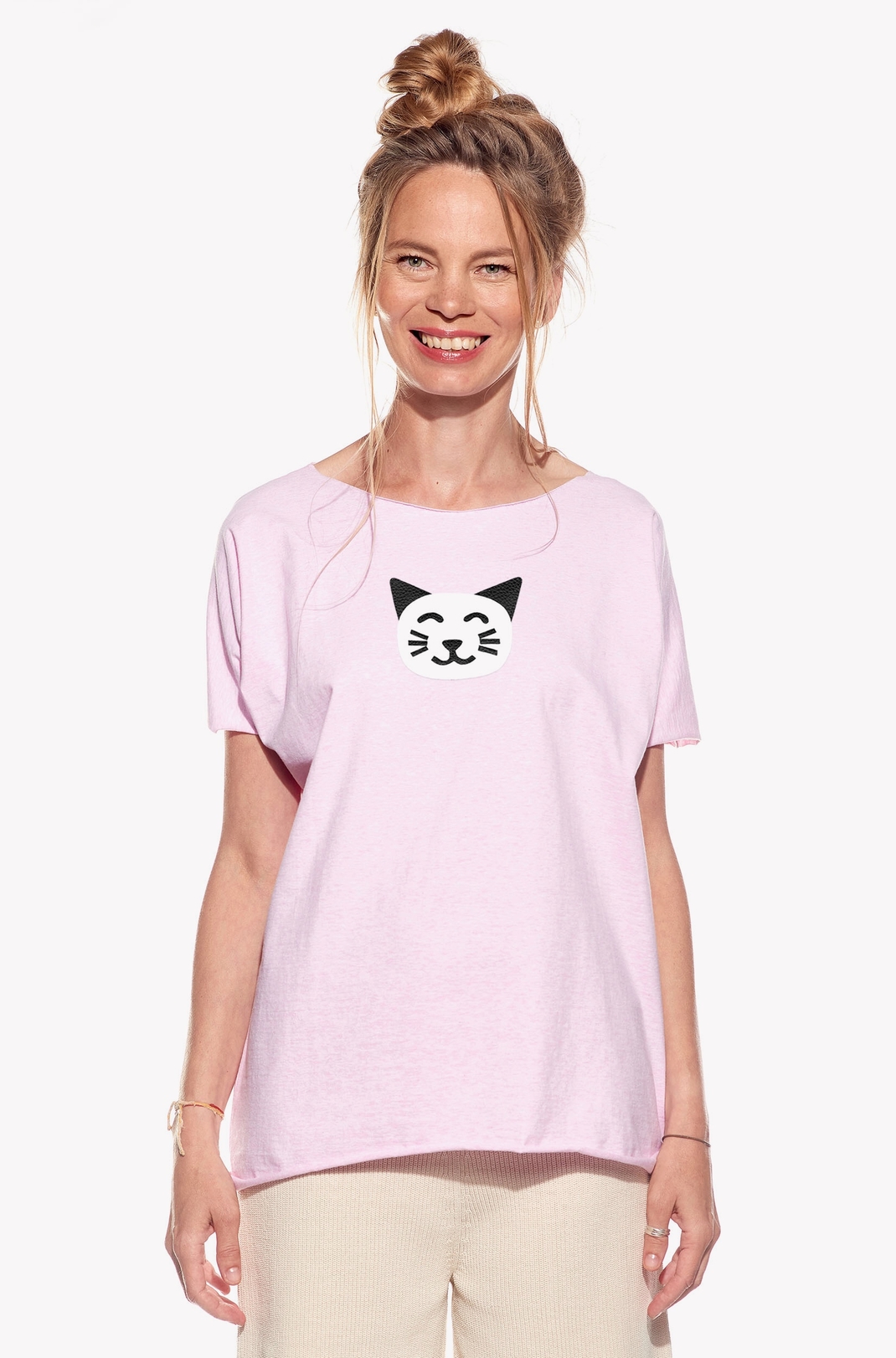 Shirt with cat