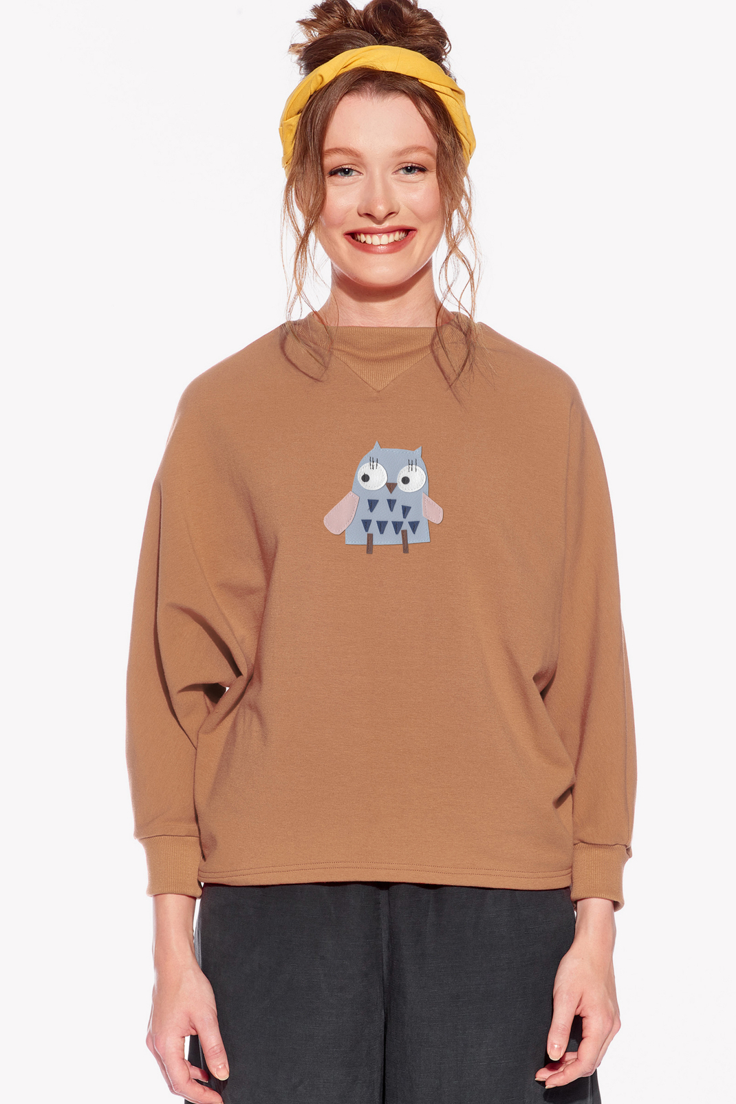 Kapucnis pulóver bagollyal