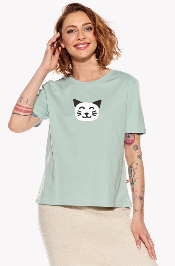 Shirt with cat