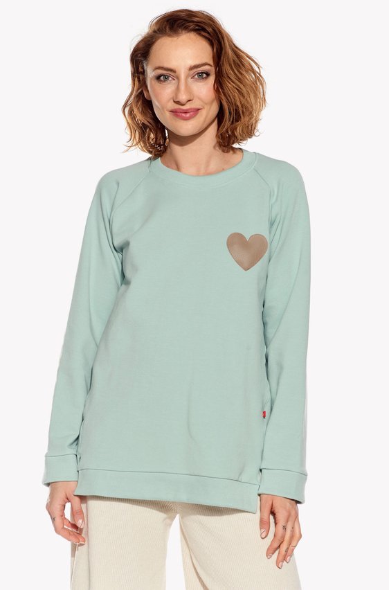 Kapucnis pulóver szívvel