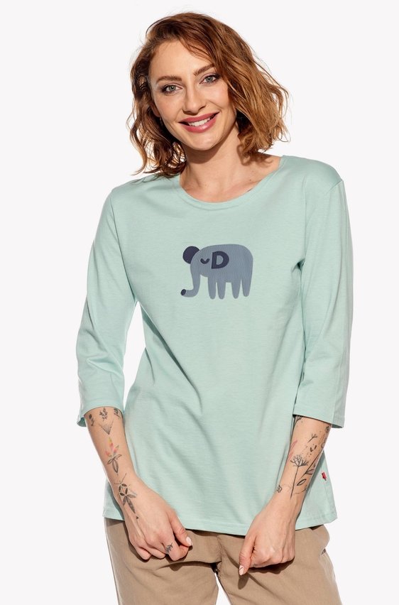 Shirt with an elephant