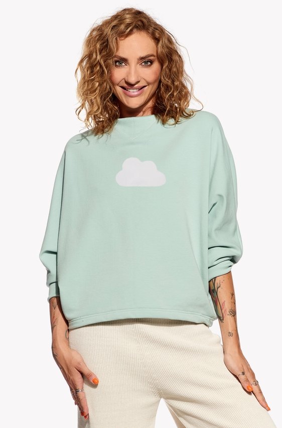 Kapucnis pulóver felhővel
