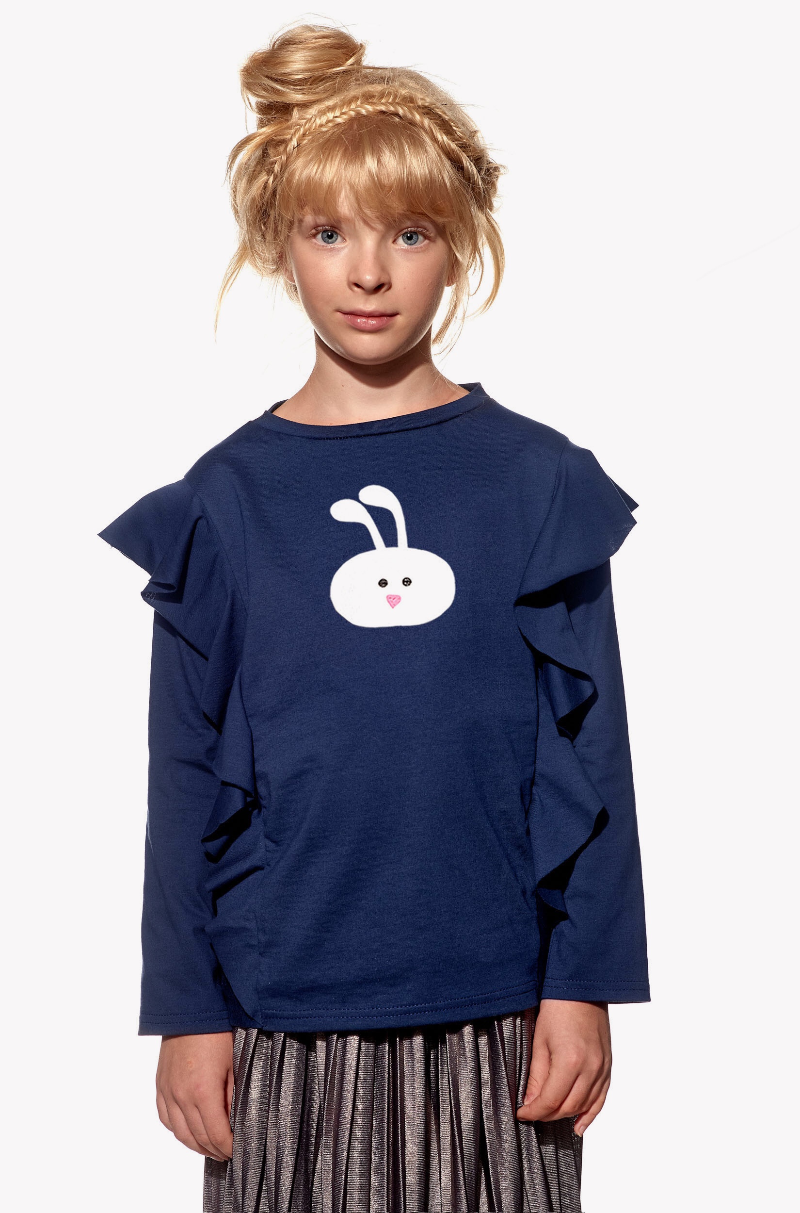 Shirt with rabbit