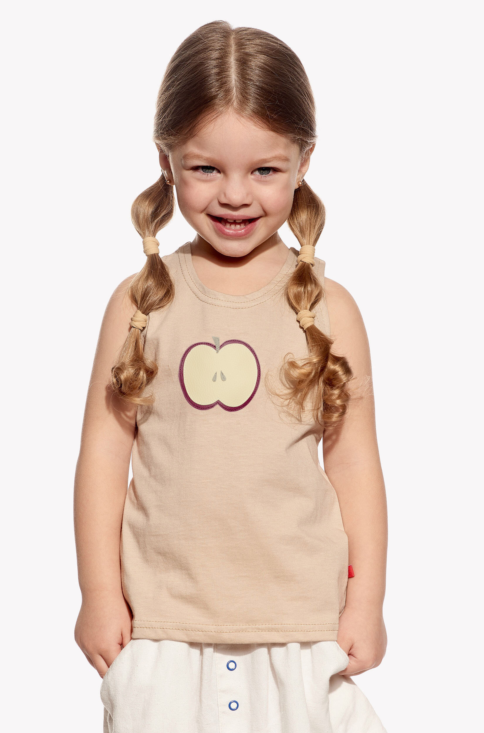 Singlet with apple
