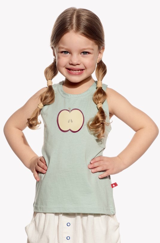 Singlet with apple