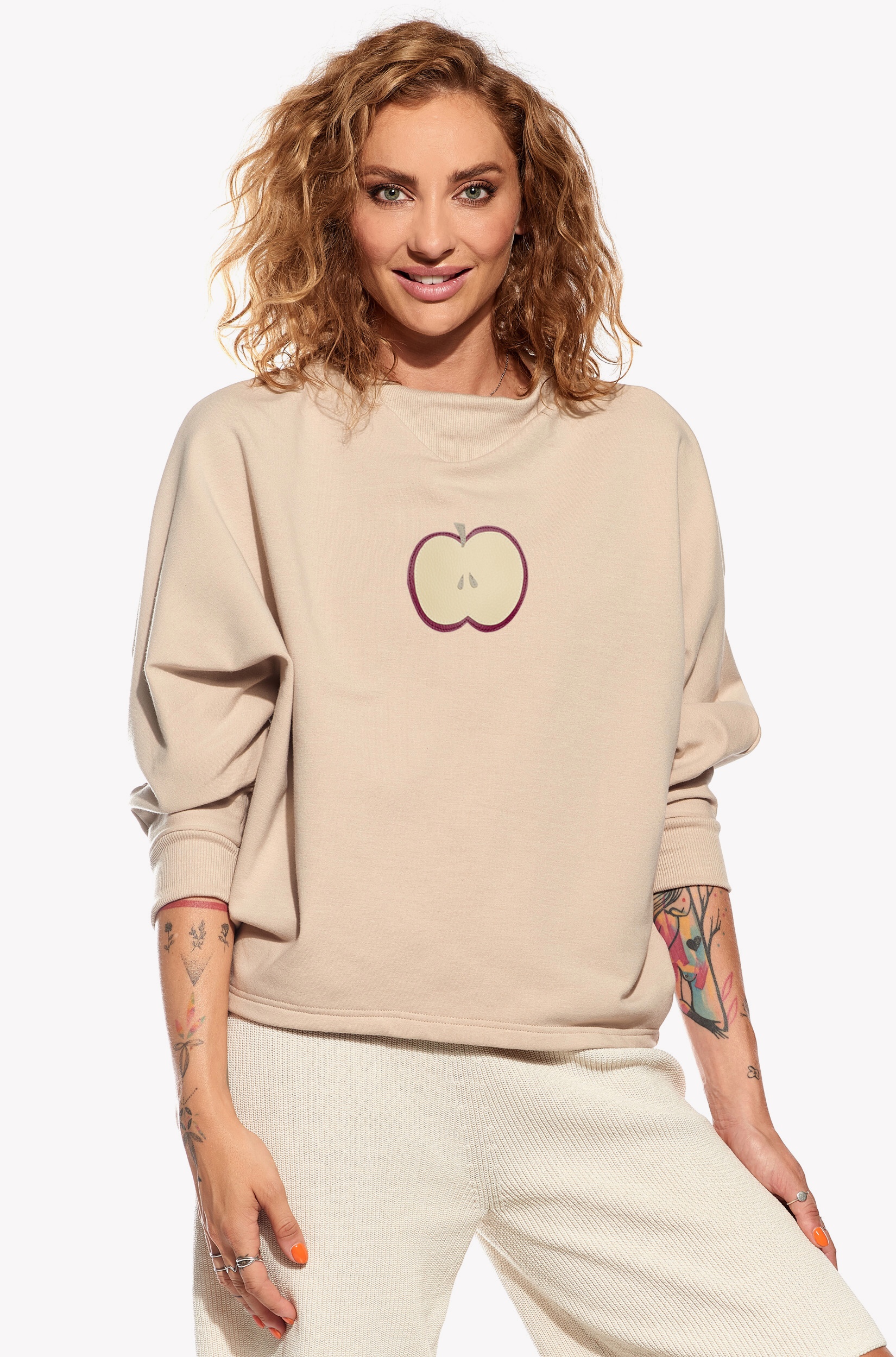 Kapucnis pulóver almával
