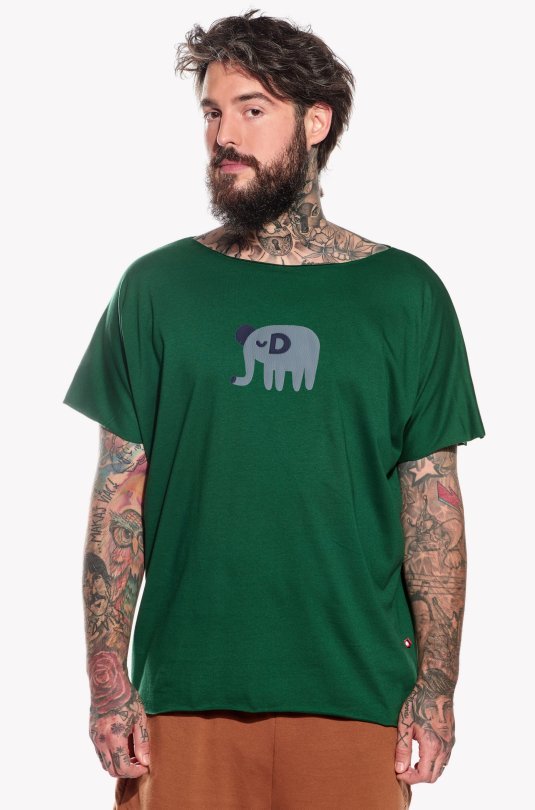 Shirt with an elephant