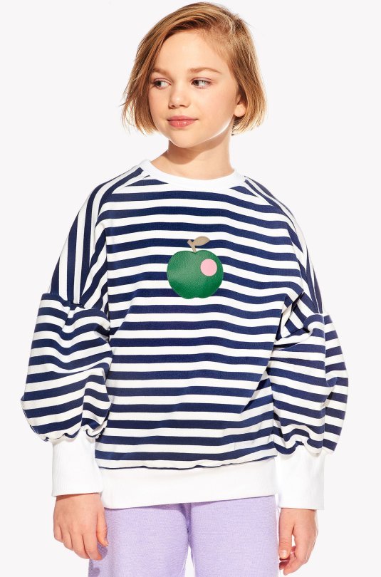 Kapucnis pulóver almával