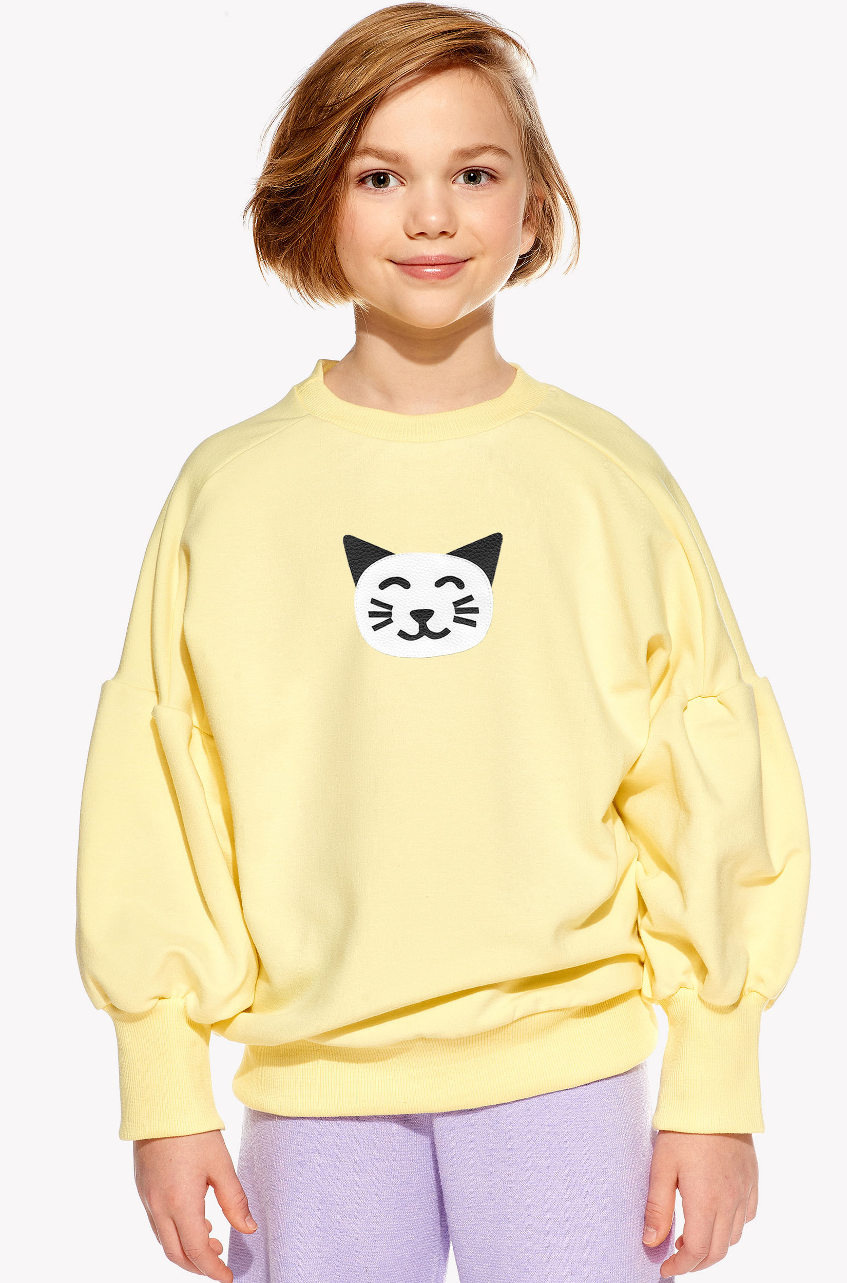 Kapucnis pulóver macskával