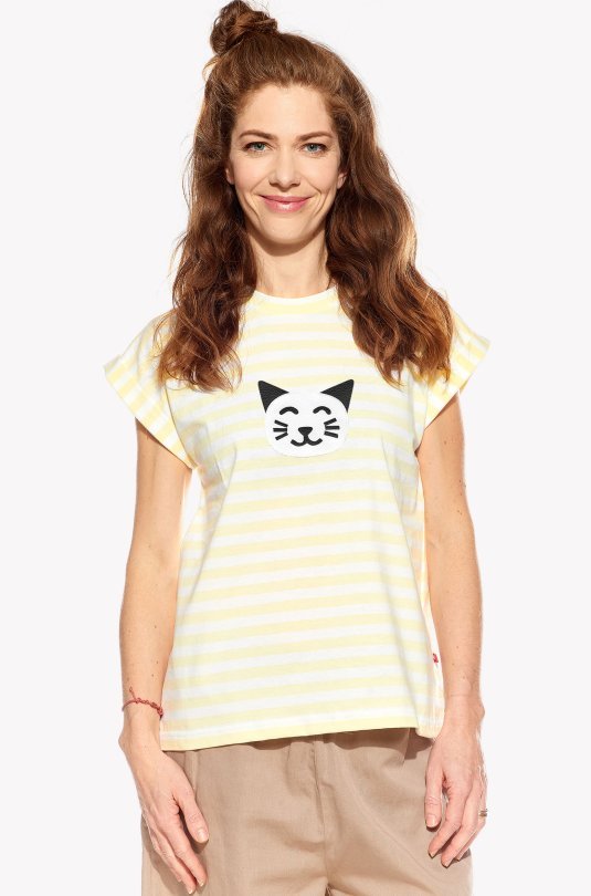 Shirt with cat
