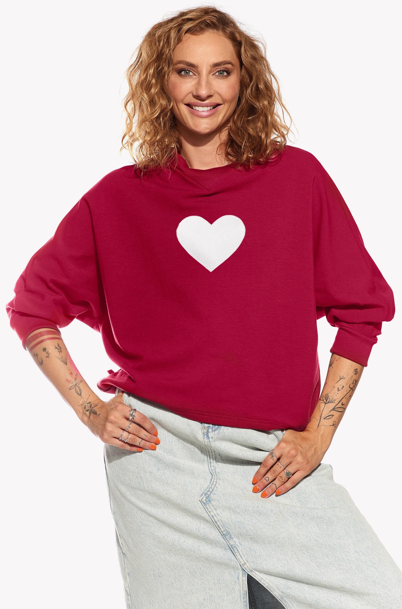 Kapucnis pulóver szívvel