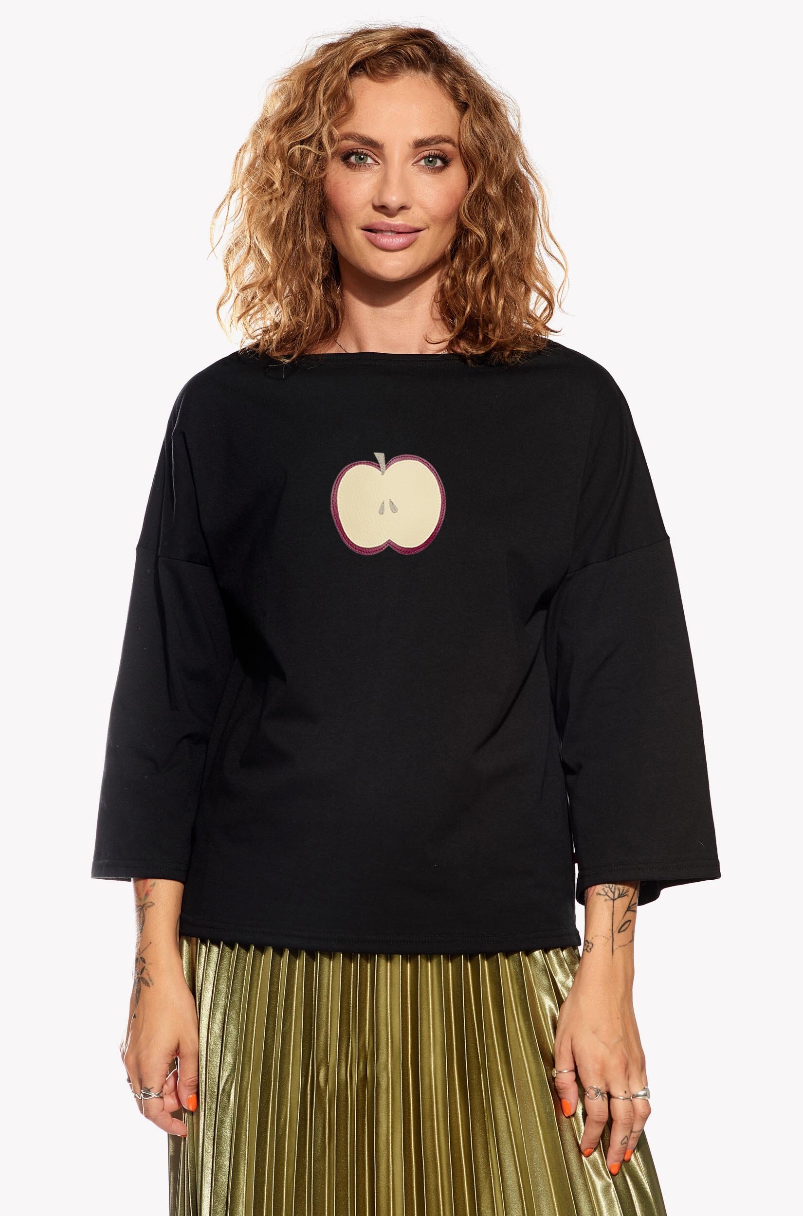 Shirt with apple