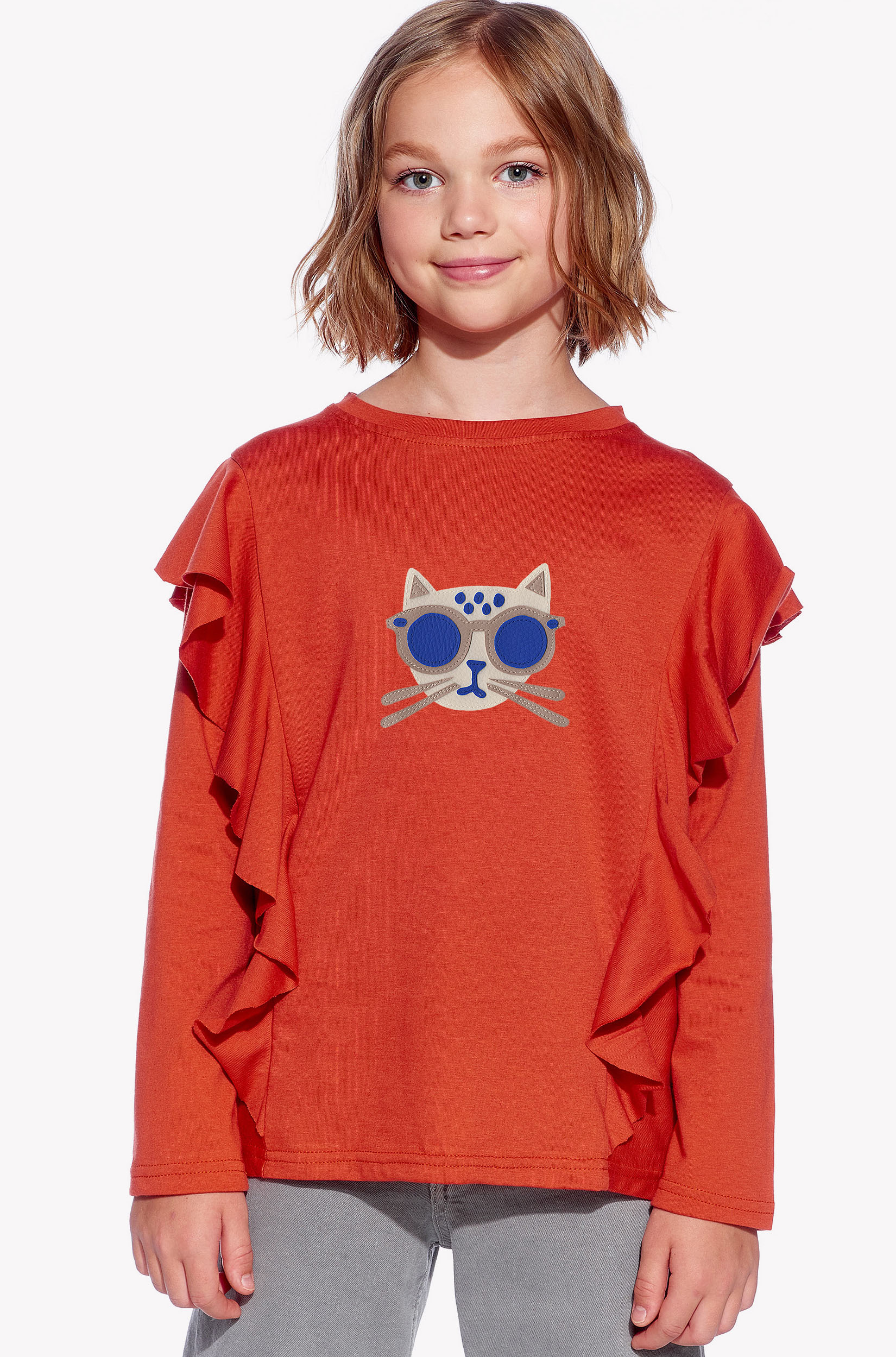 Shirt with a cat