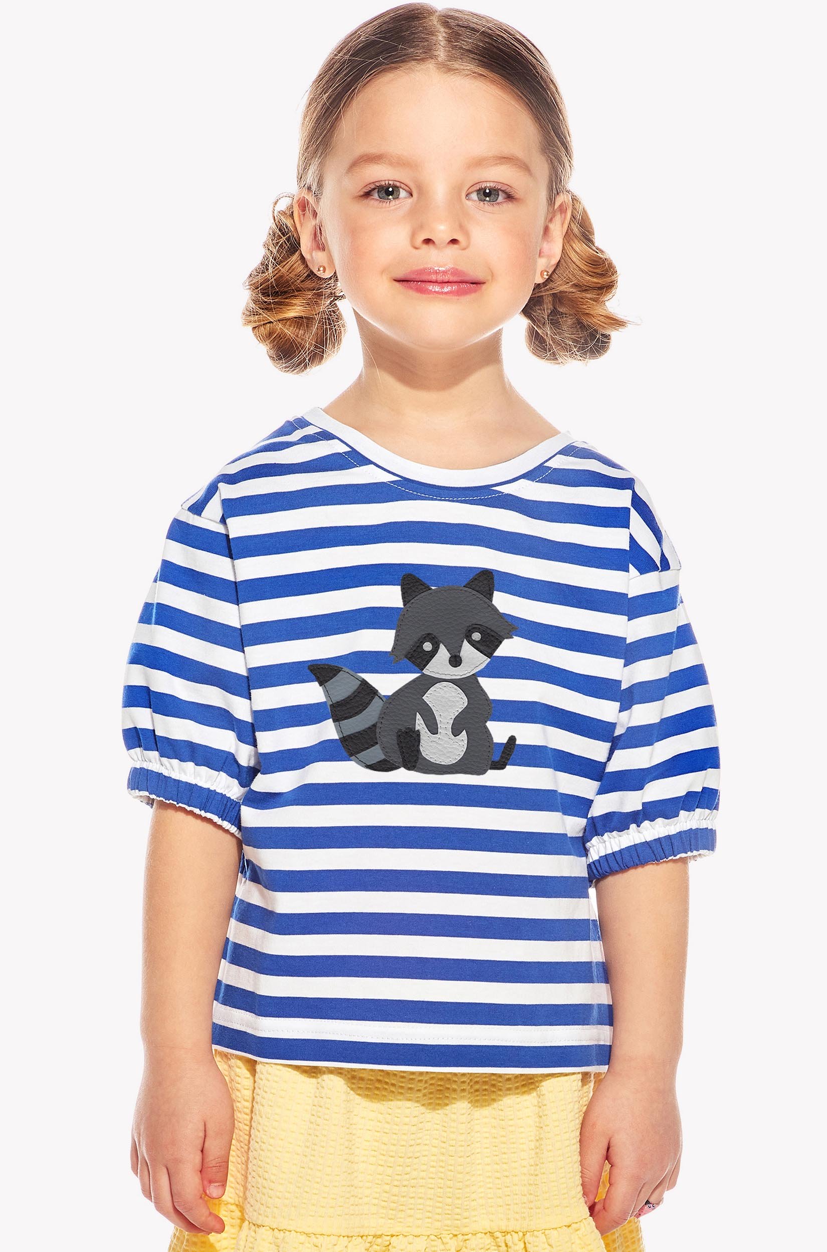 Shirt with raccoon