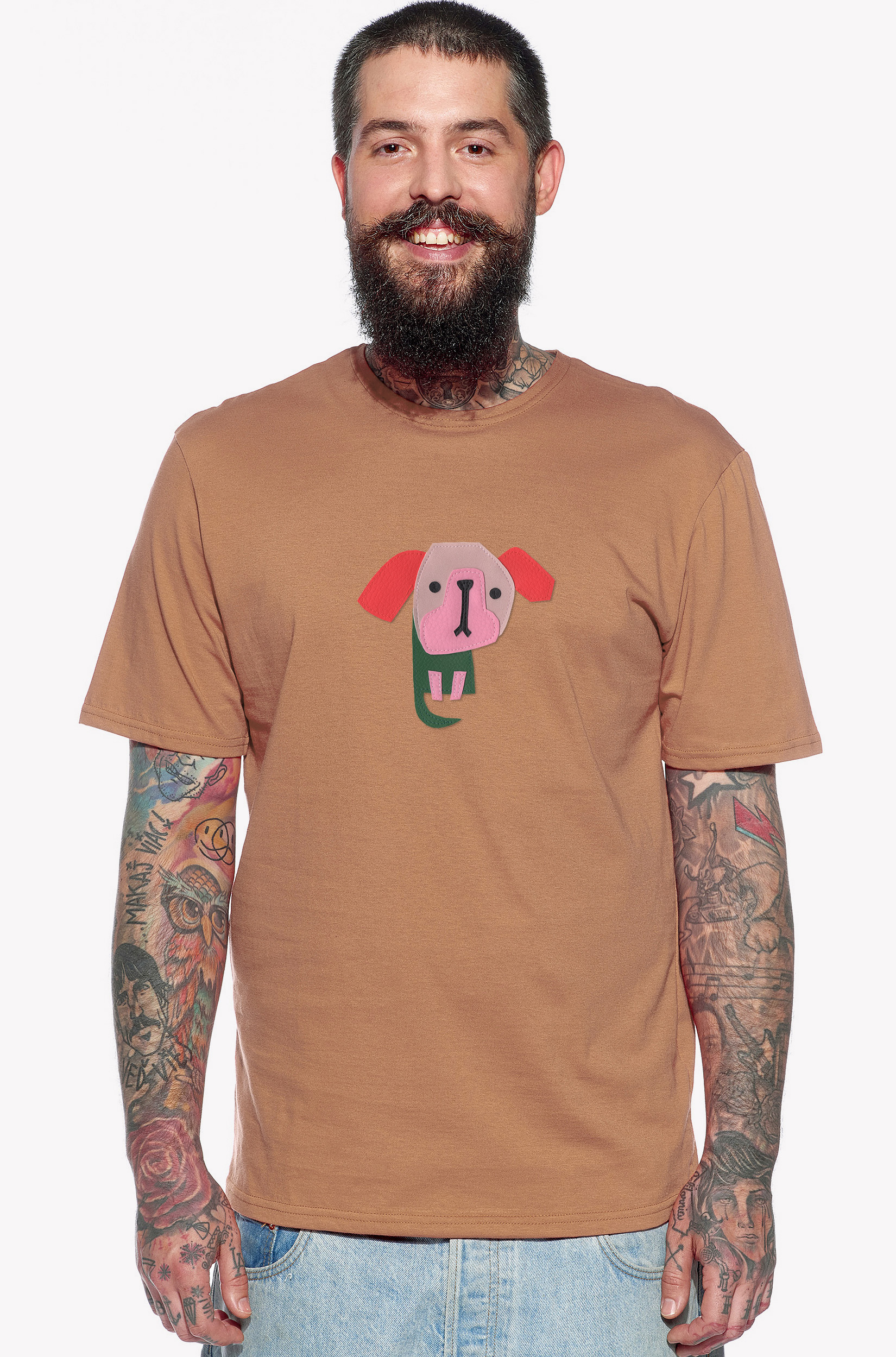 T-Shirt mit einem Hund