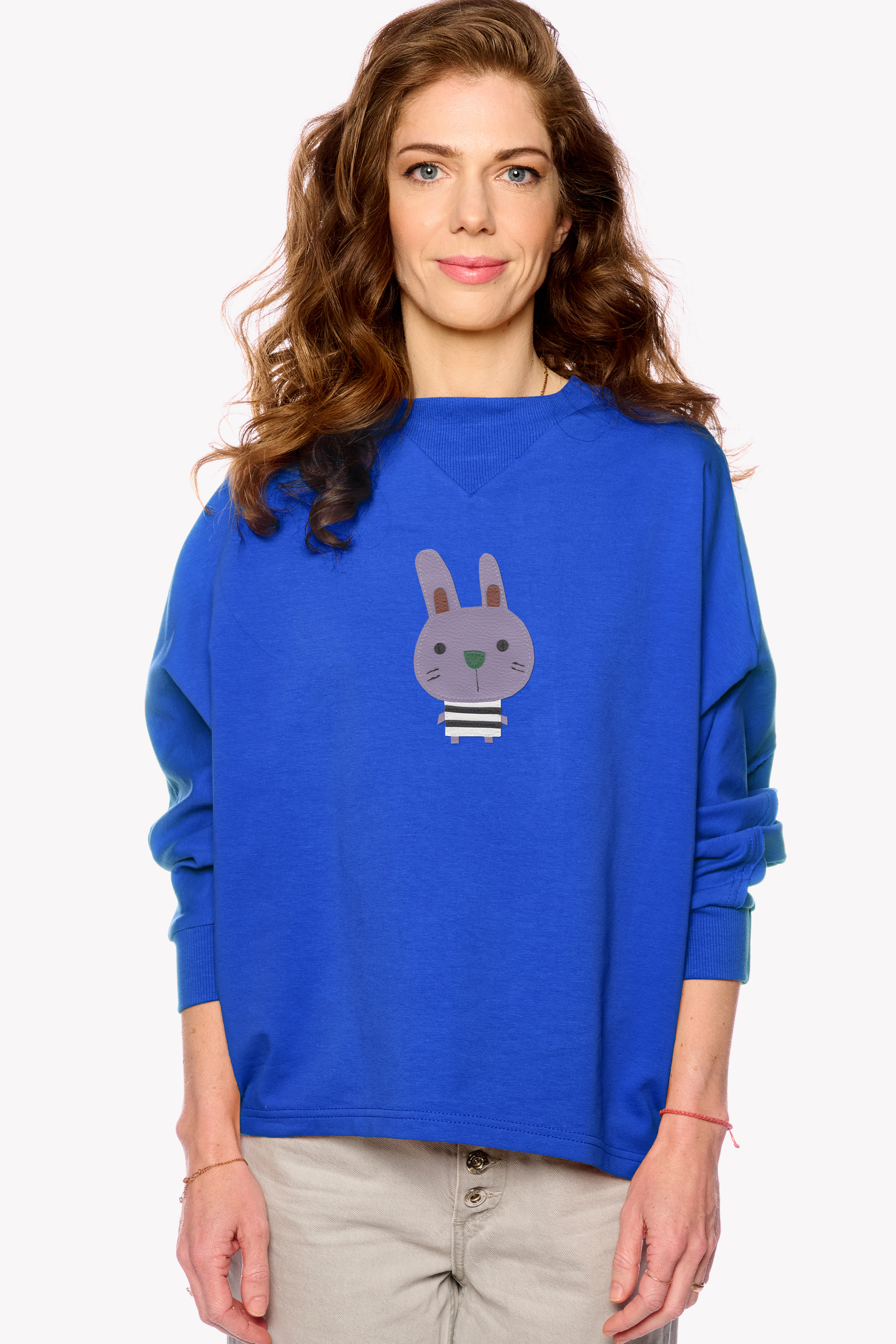Sweatshirt mit einem Hasen