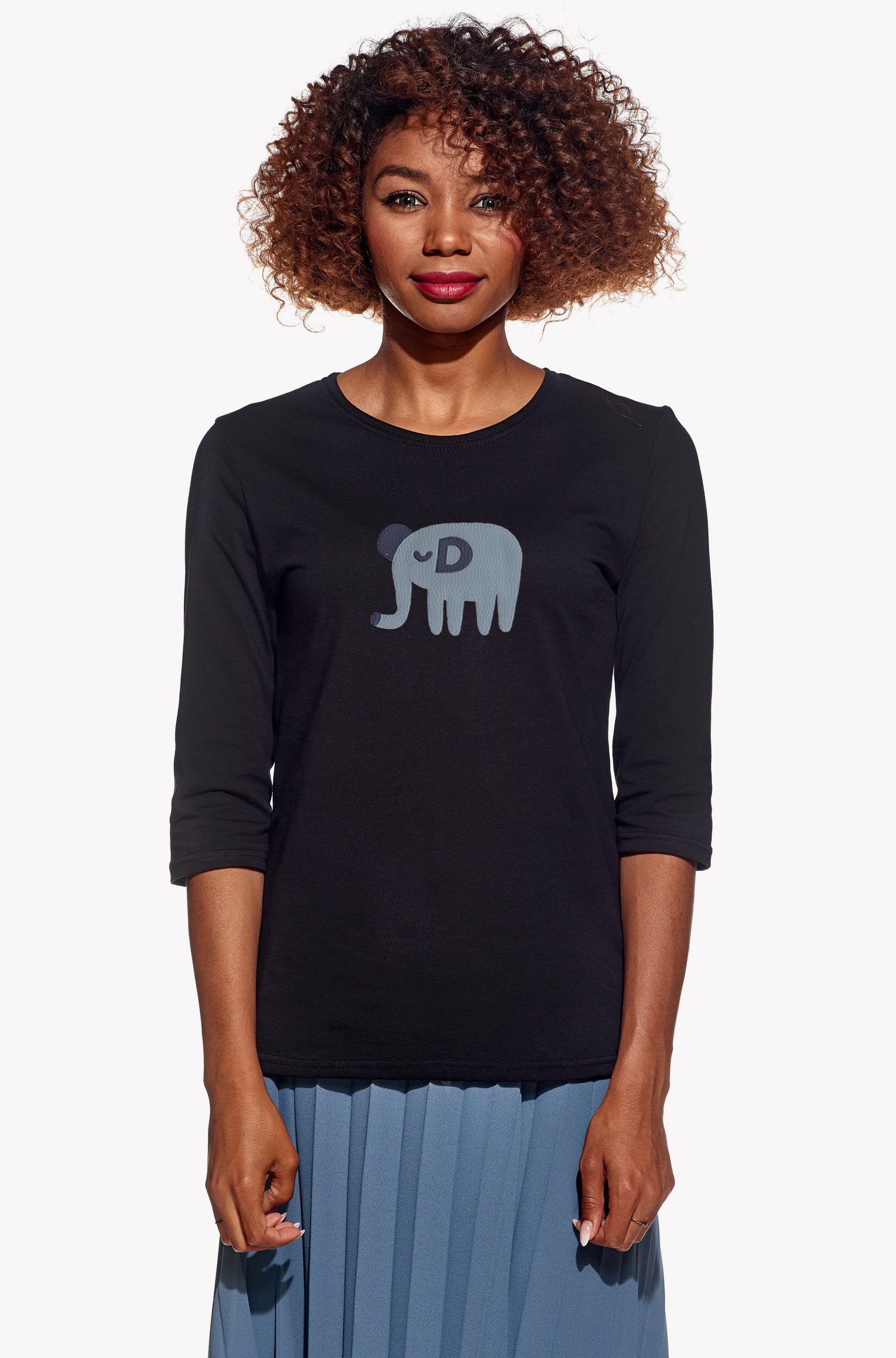 Shirt with an elephant