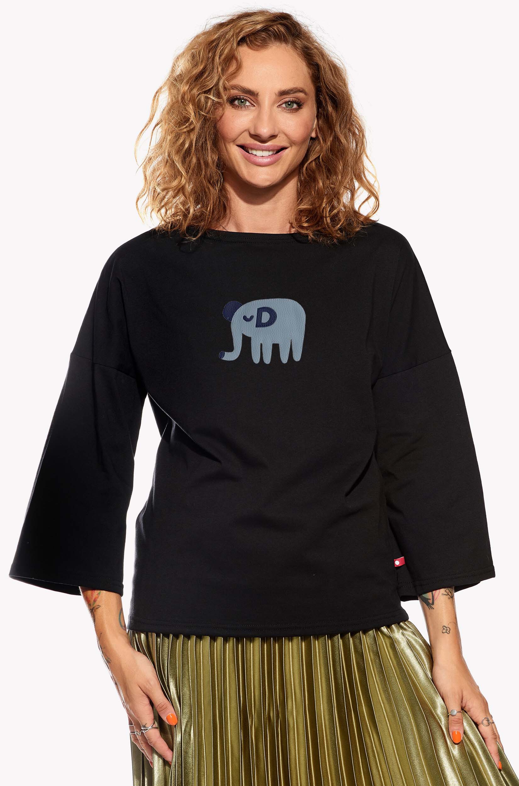 Shirt with an elephant